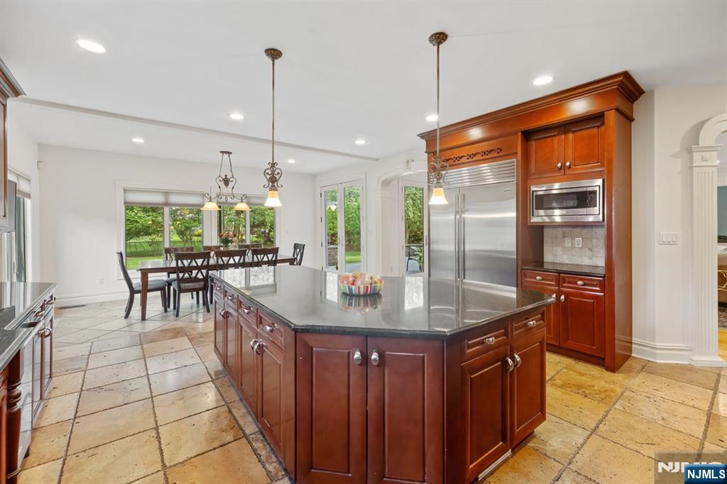 71 Roberts Road Englewood Cliffs, NJ 07632 - Photo 9 of 38