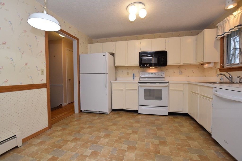 5 Trail Circle Springfield, MA 01118 - Photo 3 of 30 Gallery Image 3