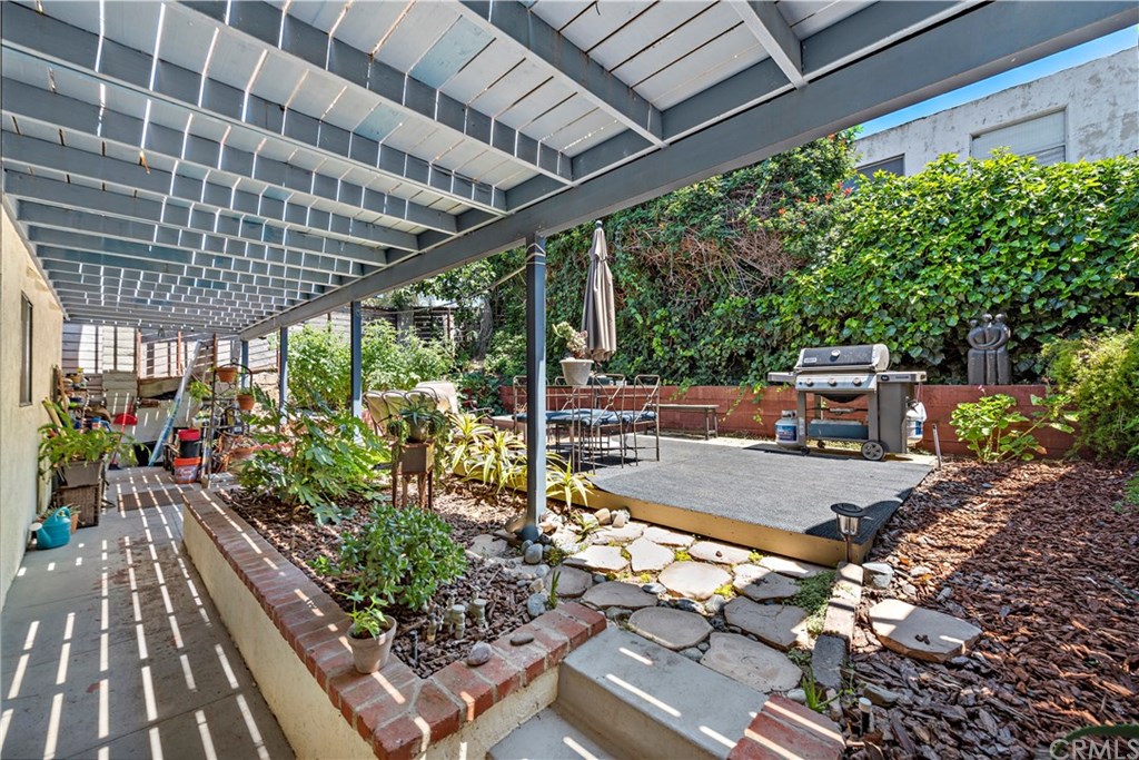 1782 Ocean Way Laguna Beach, CA 92651 - Photo 24 of 27 Spacious rear yard for lower level use.