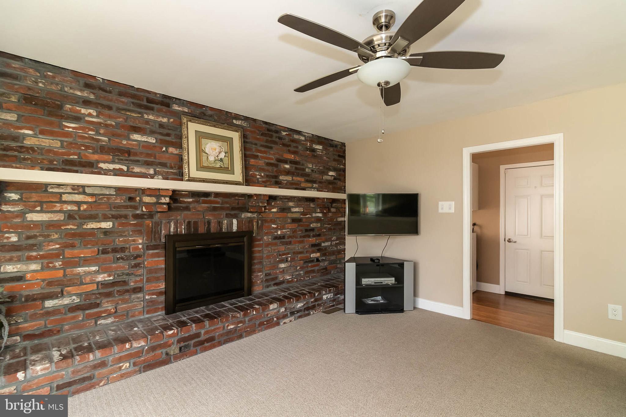 12 Vicksburg Road Clementon, NJ 08021 - Photo 15 of 27 Family Room