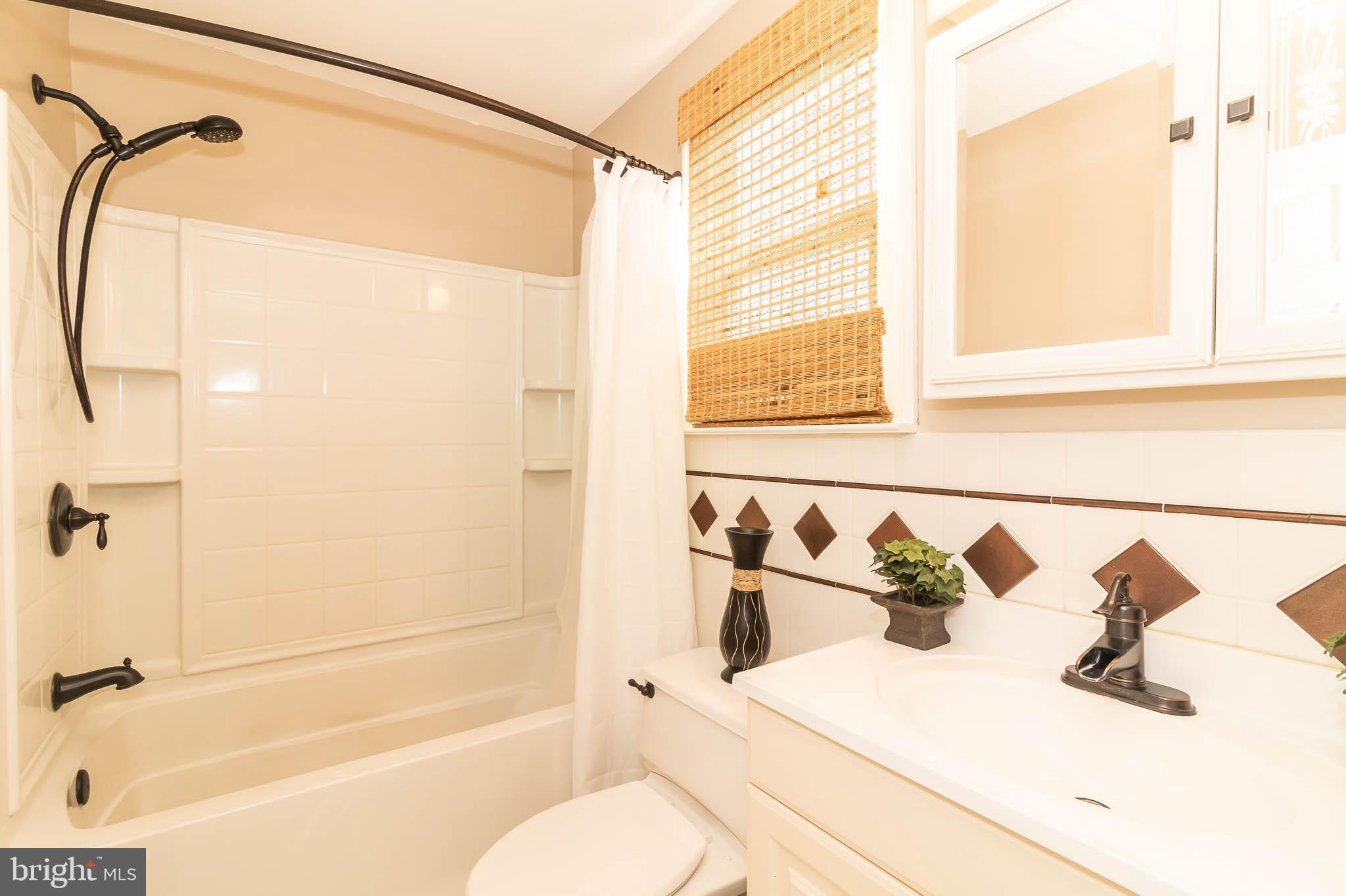 12 Vicksburg Road Clementon, NJ 08021 - Photo 22 of 27 Bathroom