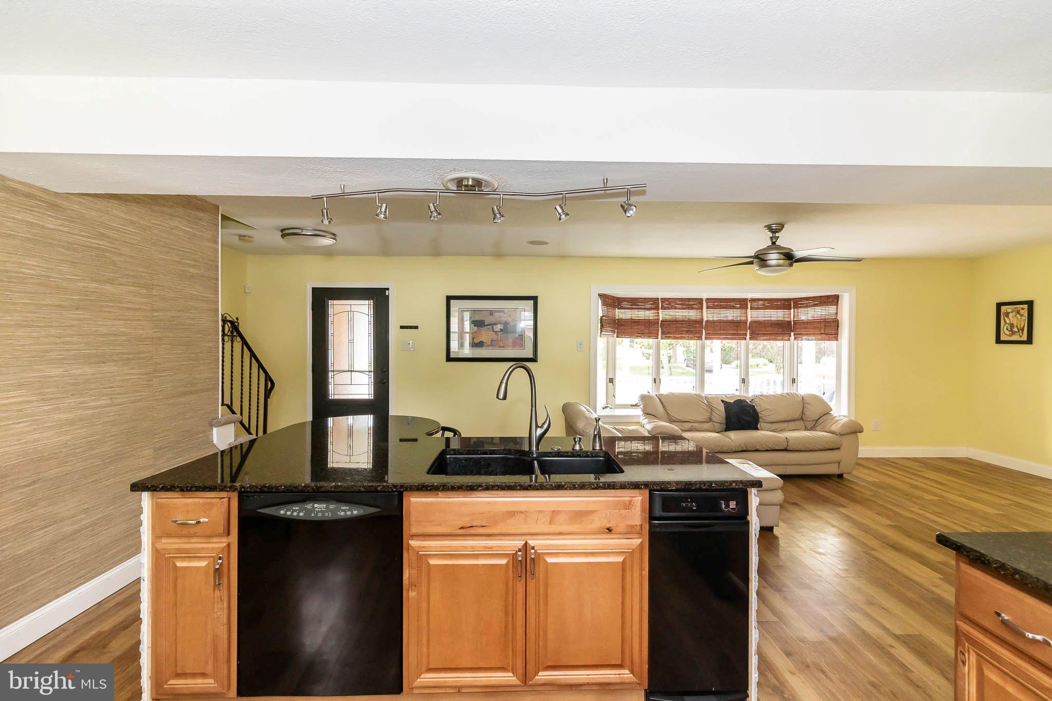 12 Vicksburg Road Clementon, NJ 08021 - Photo 4 of 27 Kitchen Island/Living Room