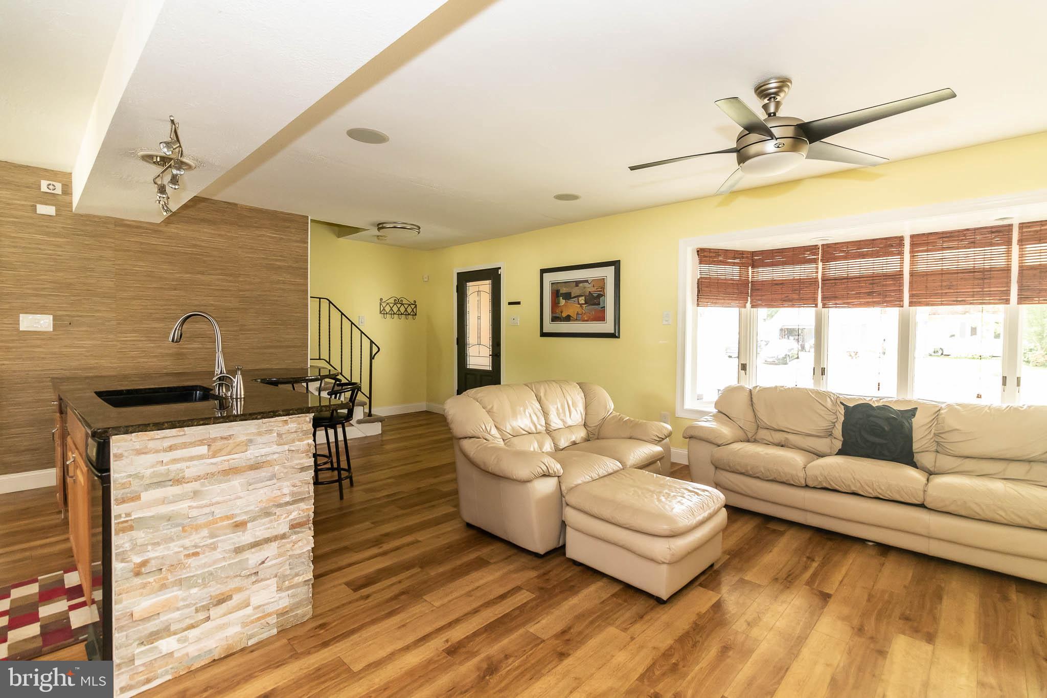 12 Vicksburg Road Clementon, NJ 08021 - Photo 5 of 27 Living Room