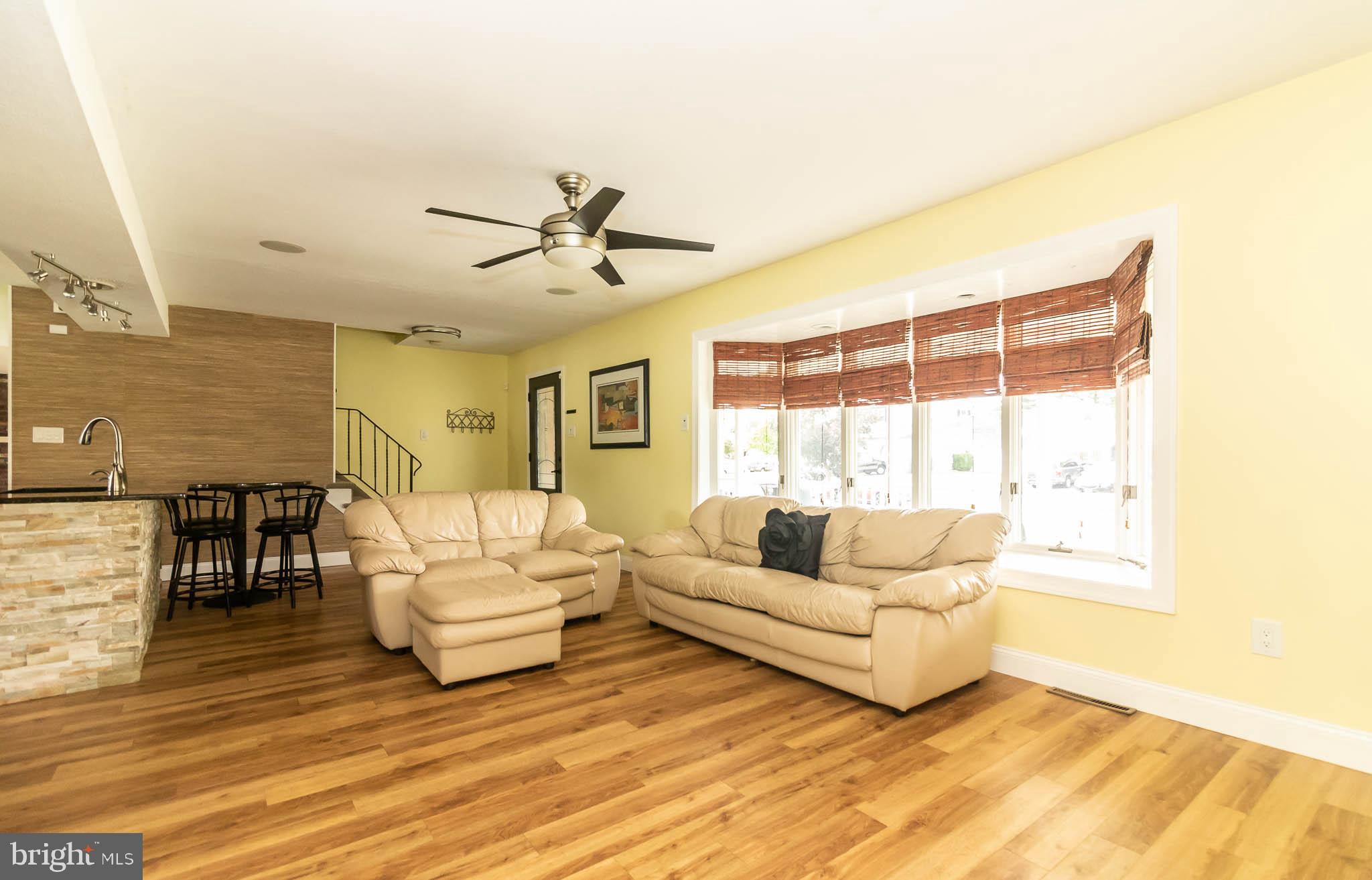 12 Vicksburg Road Clementon, NJ 08021 - Photo 6 of 27 Living Room