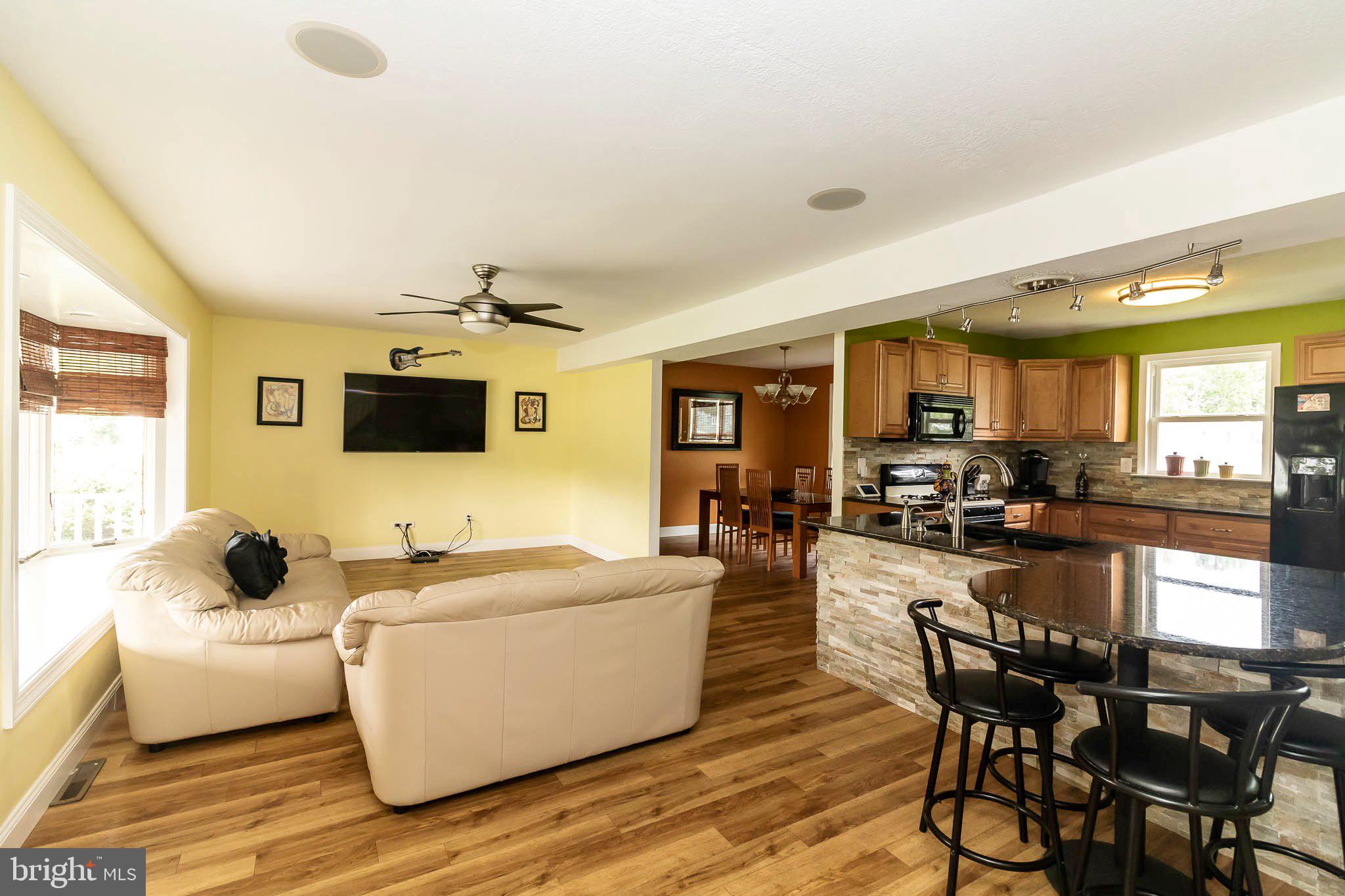 12 Vicksburg Road Clementon, NJ 08021 - Photo 7 of 27 Living Room