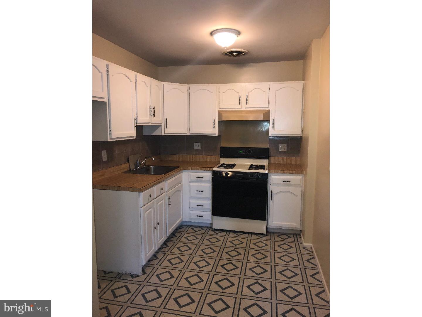 2828 Saxton Road Philadelphia, PA 19114 - Photo 5 of 10