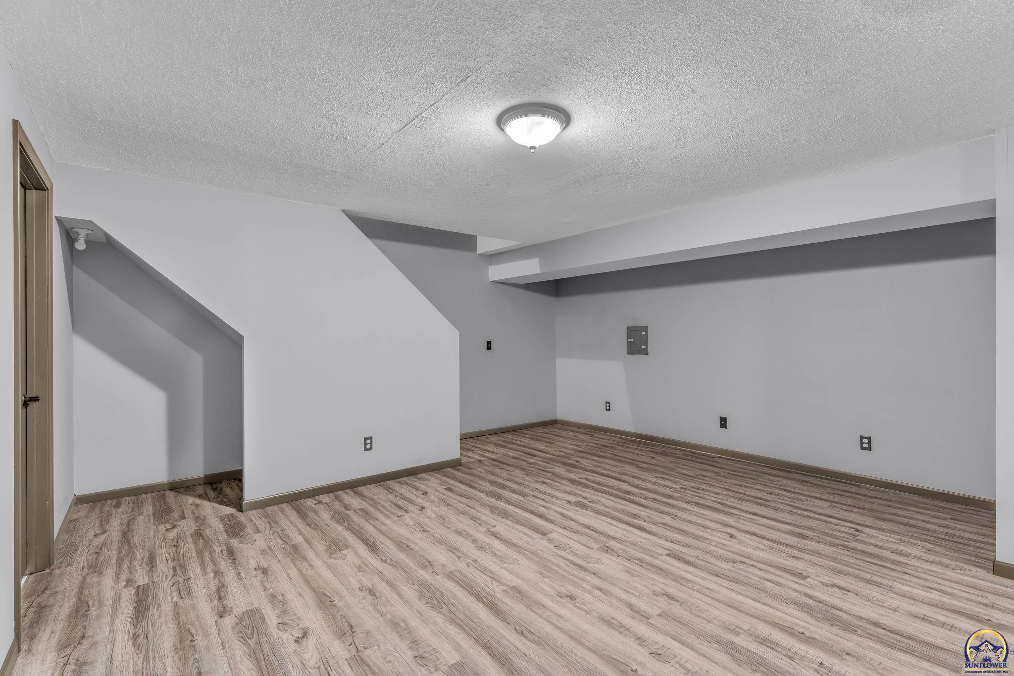 6236 Southwest 25th Street Topeka, KS 66614 - Photo 32 of 53