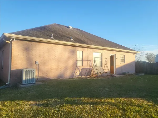 $1,800 | 1148 Lochlomand Drive, Harvey, LA 70058