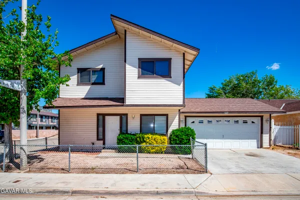 $389,900 | 1822 Park Cir Drive, Lancaster, CA 93535