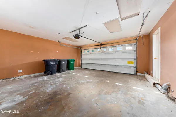 $389,900 | 1822 Park Cir Drive, Lancaster, CA 93535