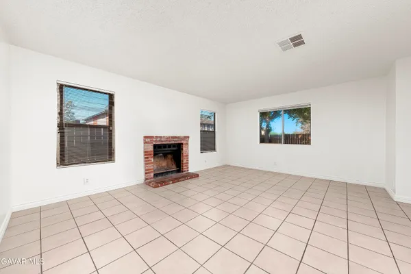 $389,900 | 1822 Park Cir Drive, Lancaster, CA 93535