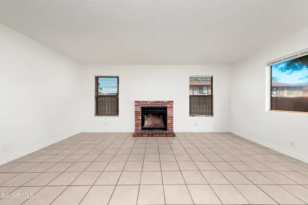 $389,900 | 1822 Park Cir Drive, Lancaster, CA 93535
