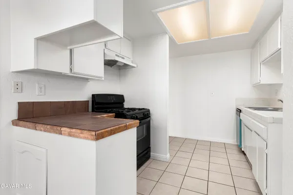 $389,900 | 1822 Park Cir Drive, Lancaster, CA 93535