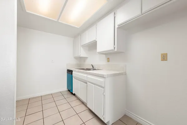$389,900 | 1822 Park Cir Drive, Lancaster, CA 93535