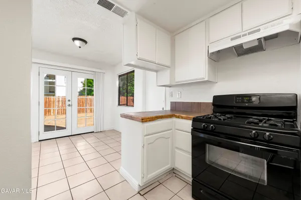 $389,900 | 1822 Park Cir Drive, Lancaster, CA 93535