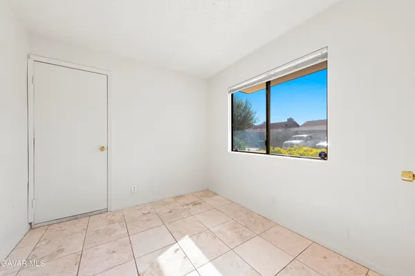 $389,900 | 1822 Park Cir Drive, Lancaster, CA 93535