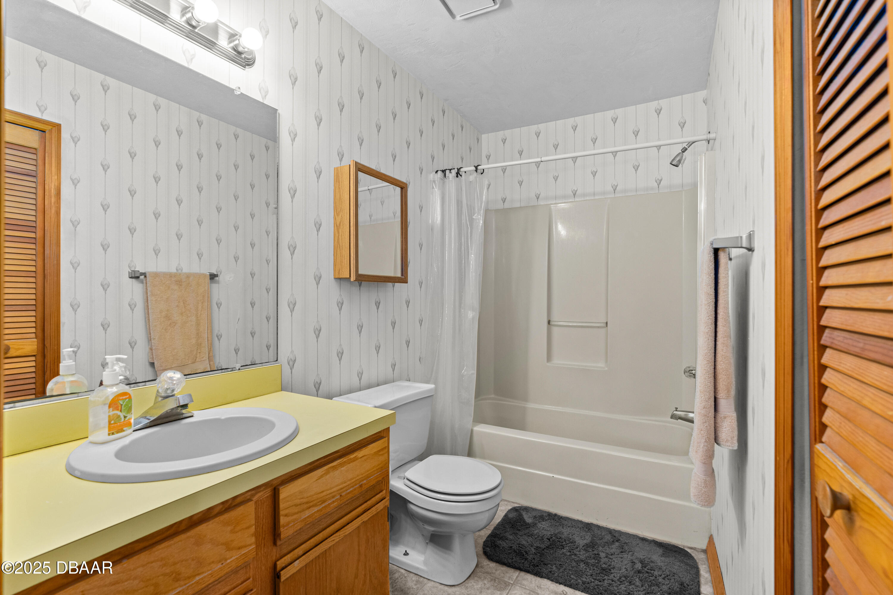 1302 Deer Springs Road Port Orange, FL 32129 - Photo 21 of 32 Tub and Shower