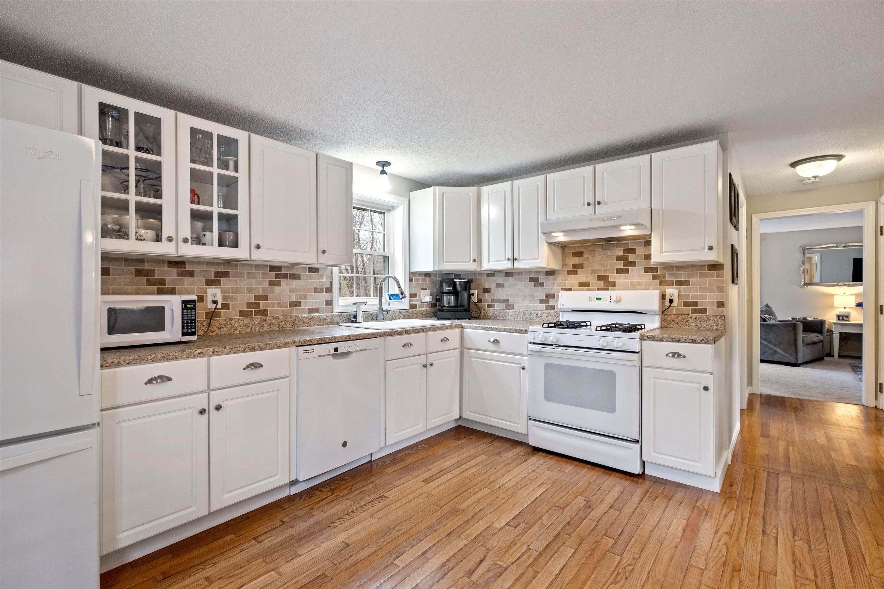 5 Laurel Hill Road Londonderry, NH 03053 - Photo 5 of 35 Gallery Image 5