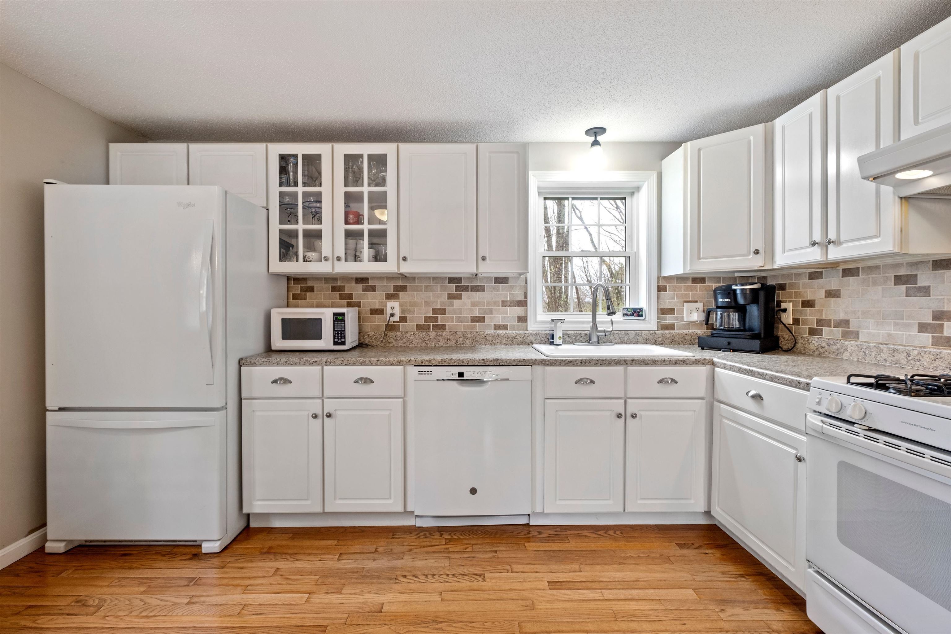 5 Laurel Hill Road Londonderry, NH 03053 - Photo 6 of 35 Gallery Image 6
