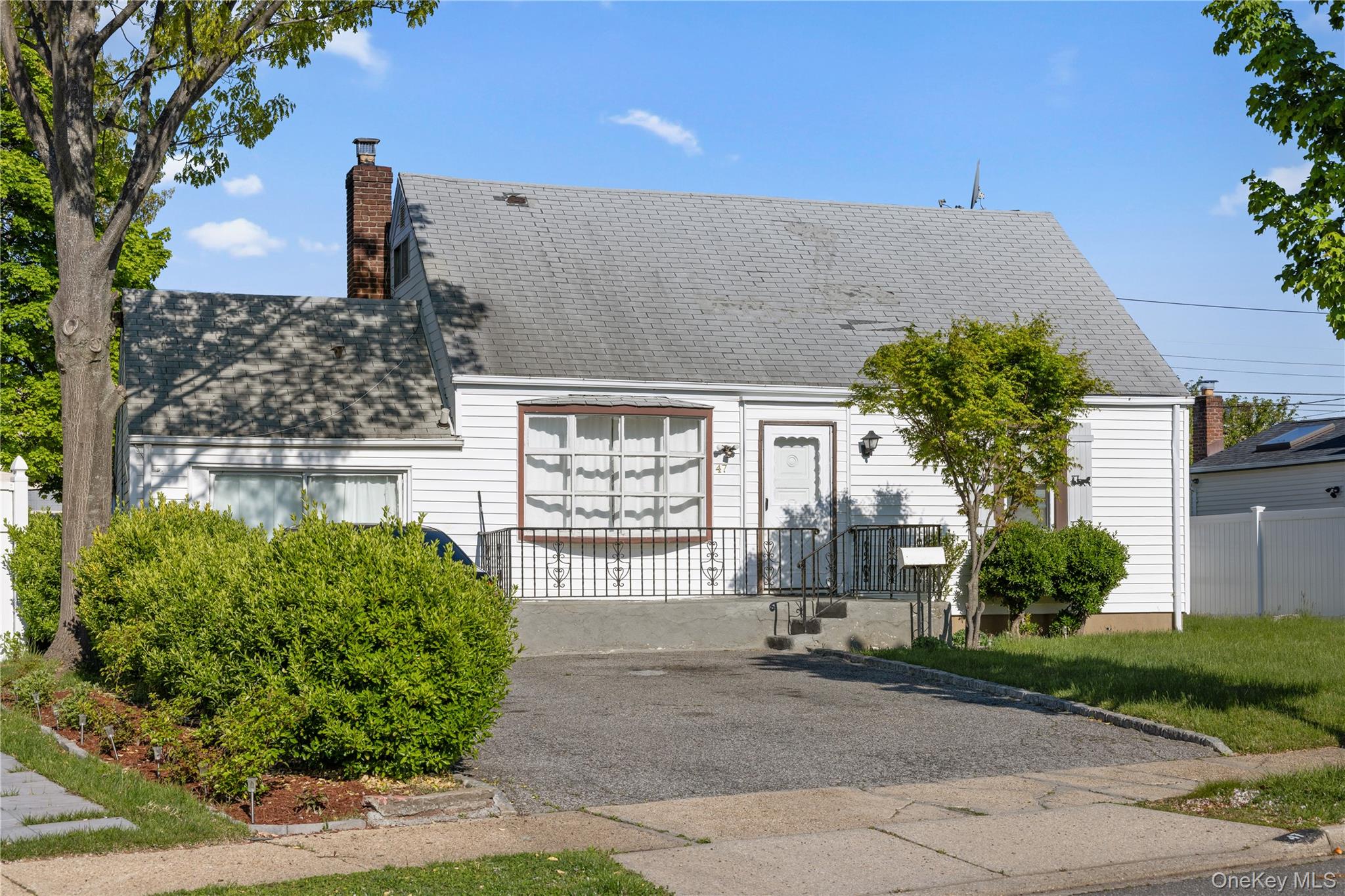 47 Cardinal Road Levittown, NY 11756 - Photo 3 of 15