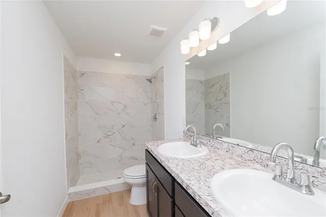 a view of a house with backyard and garden