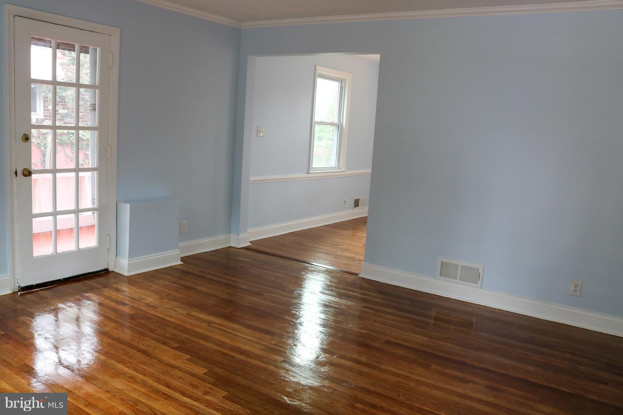 12111 Foley Street Silver Spring, MD 20902 - Photo 2 of 20 Living room