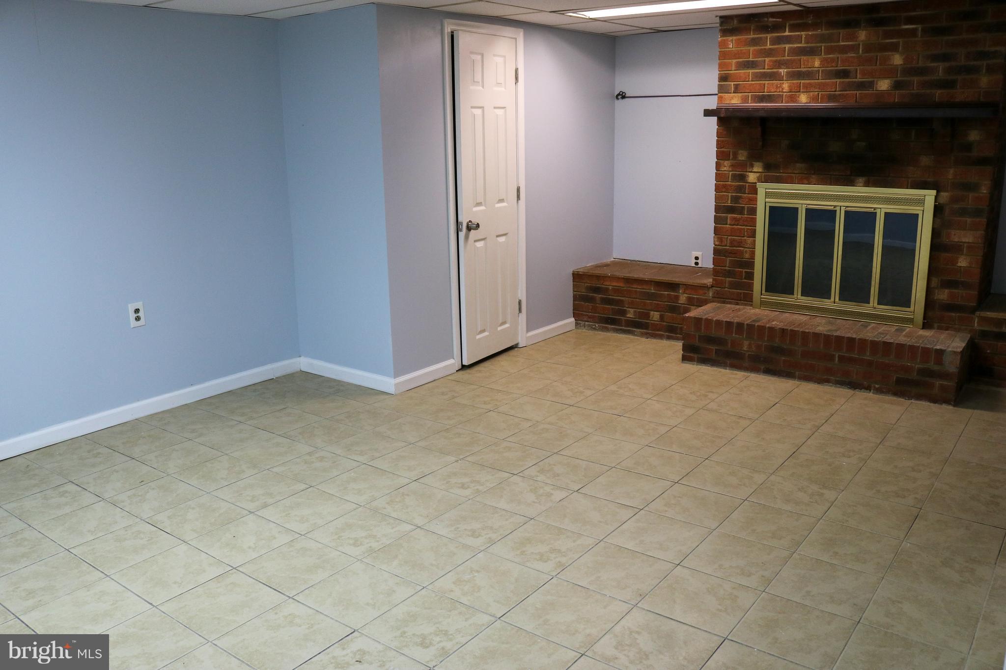 12111 Foley Street Silver Spring, MD 20902 - Photo 11 of 20 Family Room