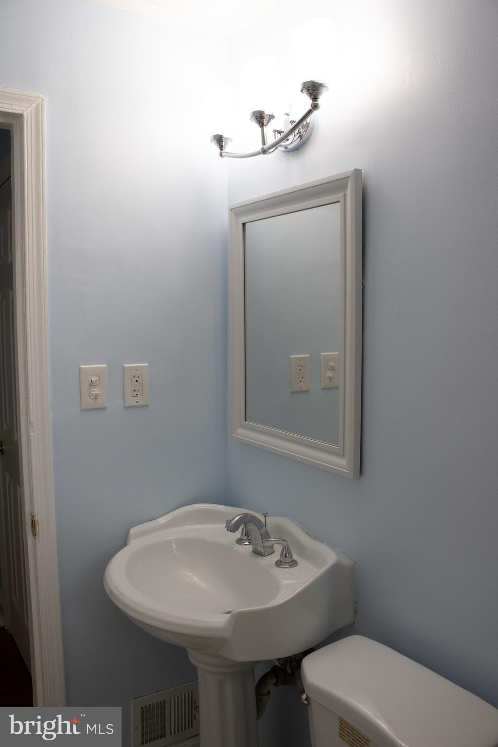 12111 Foley Street Silver Spring, MD 20902 - Photo 10 of 20 Bath