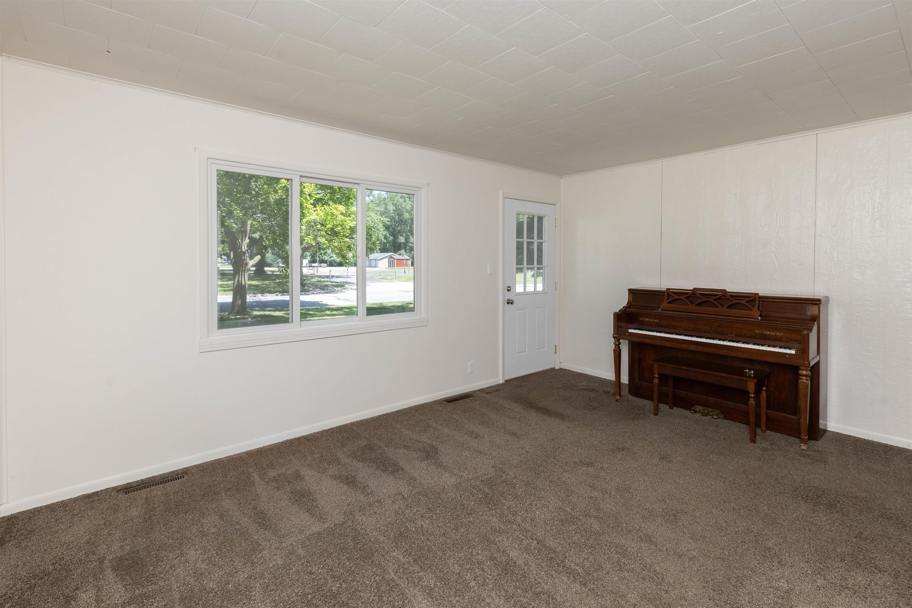 1002 East Sugnet Road Midland, MI 48642 - Photo 12 of 28