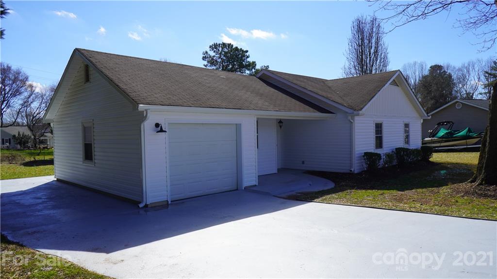 4521 Regal Oaks Road Gastonia, NC 28056 - Photo 2 of 17