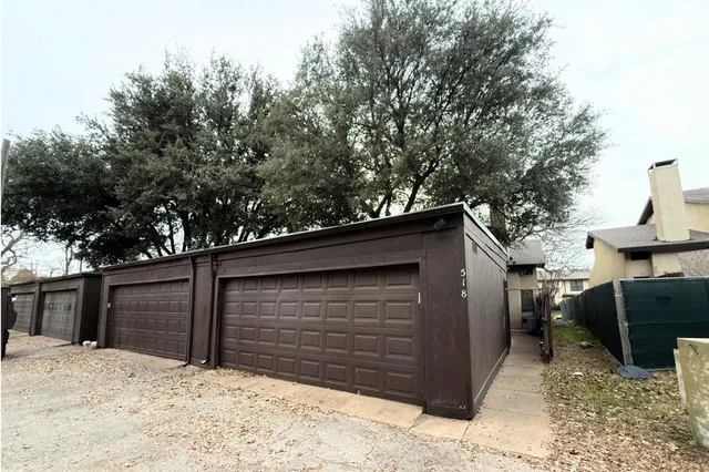 $2,100 | 518 Campana Court, Irving, TX 75061