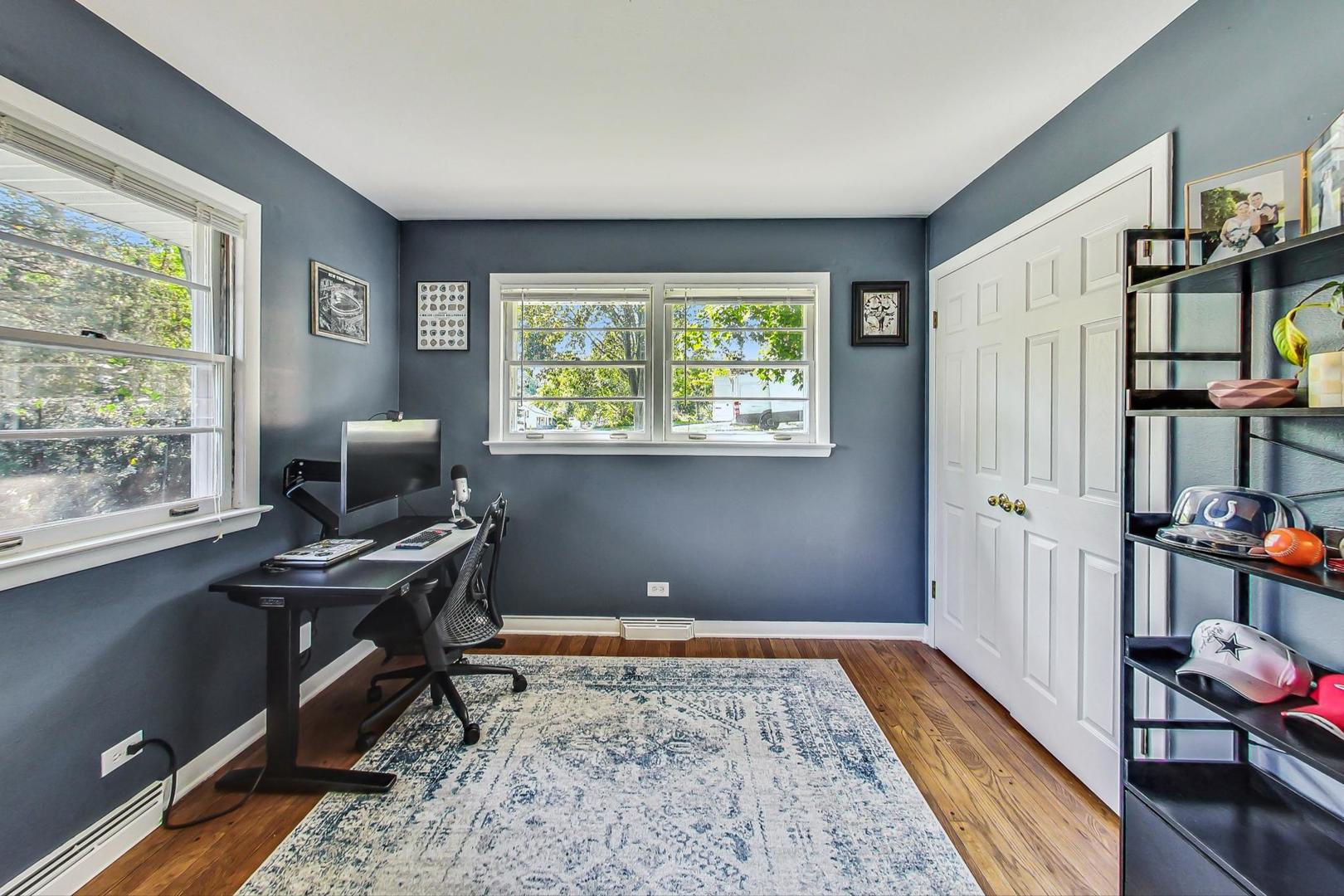 820 Sunset Road Wheaton, IL 60189 - Photo 14 of 32 a workspace with furniture and a window