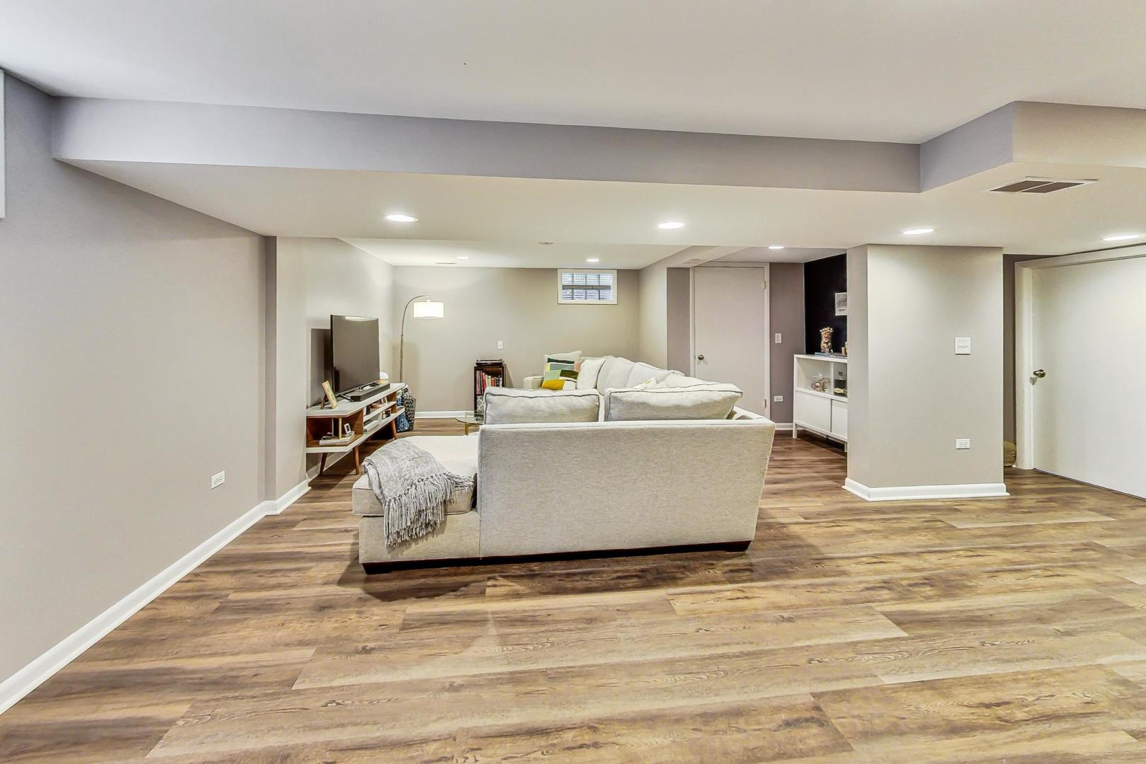 820 Sunset Road Wheaton, IL 60189 - Photo 18 of 32