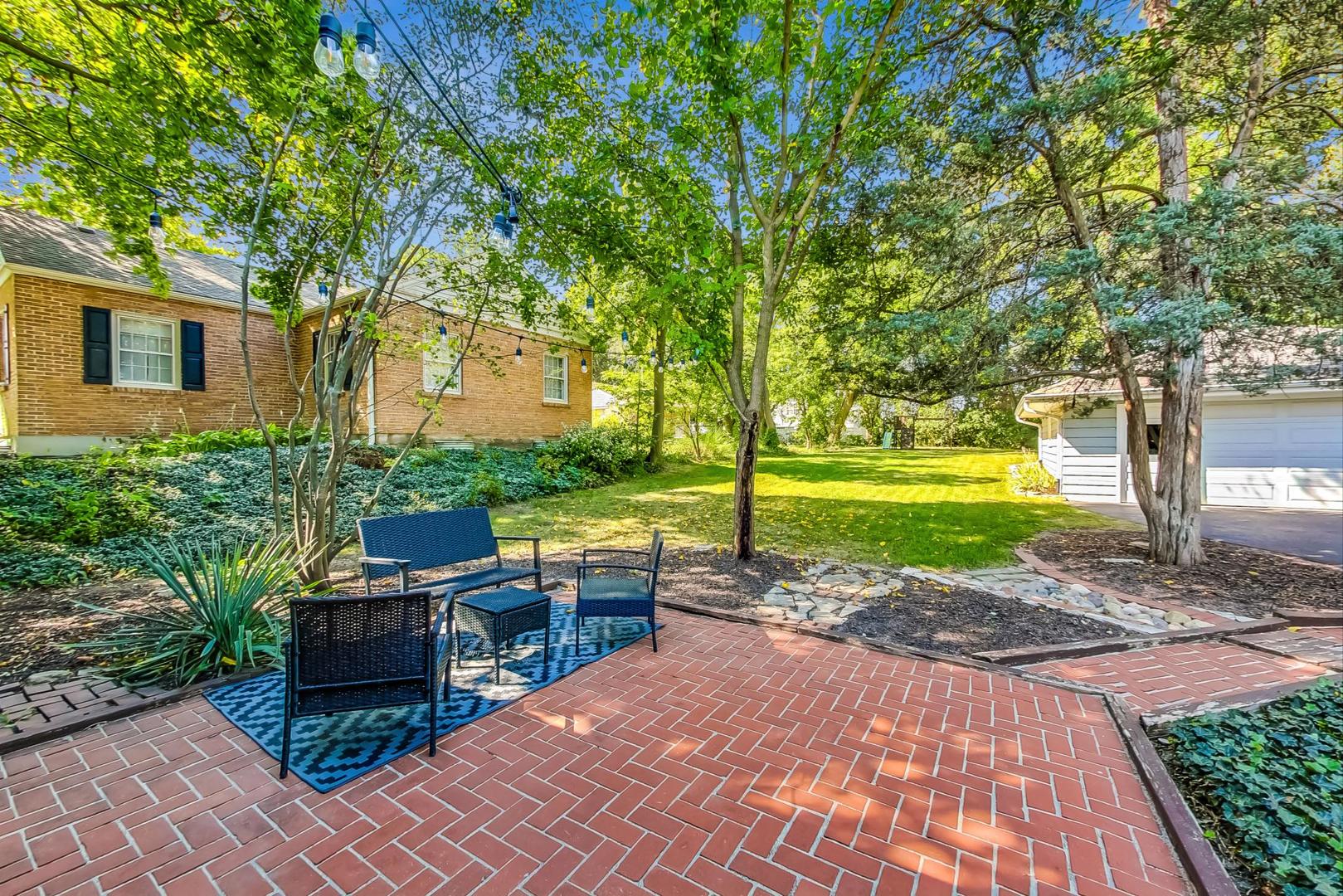 820 Sunset Road Wheaton, IL 60189 - Photo 25 of 32 a view of a backyard with sitting area