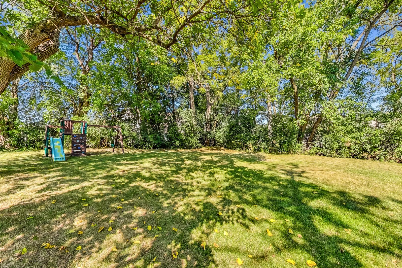 820 Sunset Road Wheaton, IL 60189 - Photo 28 of 32 a view of outdoor space with a yard