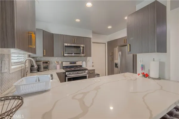 $449,950 | 12411 Osborne, Unit 66, Pacoima, CA 91331