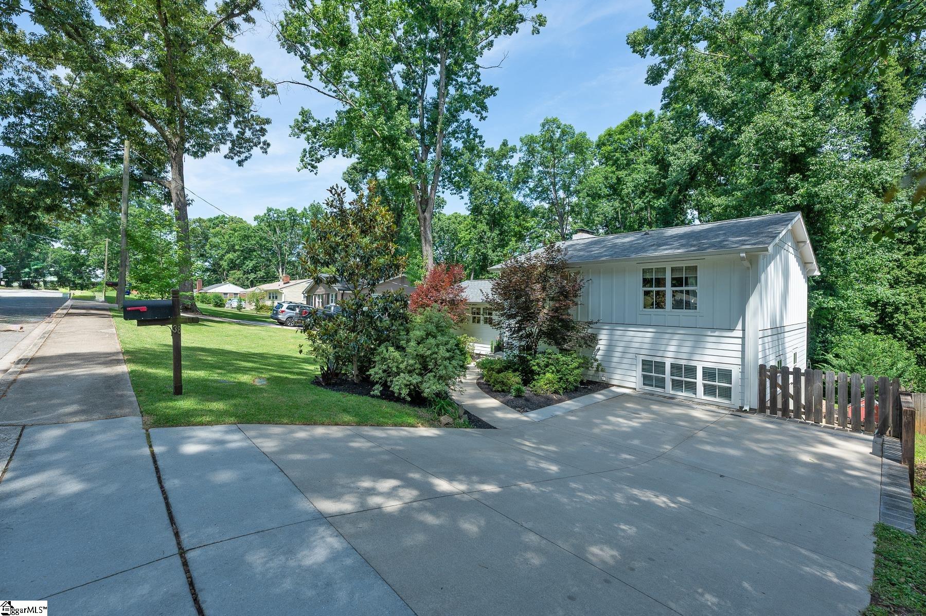 38 Nottingham Road Greenville, SC 29607 - Photo 4 of 37 Gallery Image 4