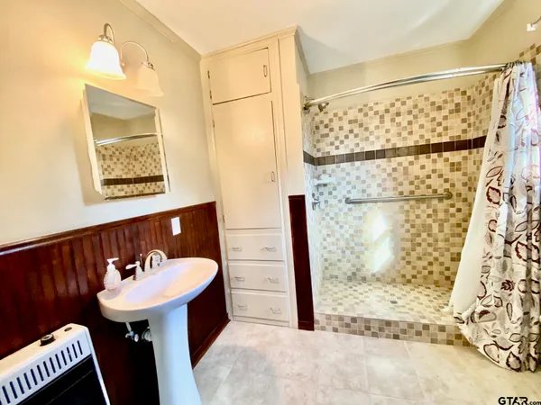 $129,000 | 102 North Gordon Drive, Crockett, TX 75835