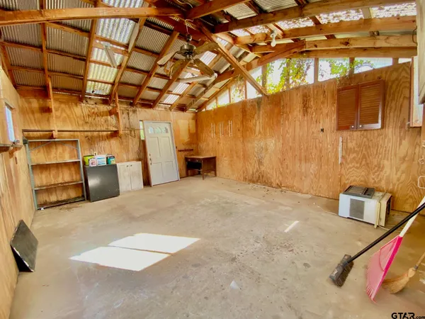 $129,000 | 102 North Gordon Drive, Crockett, TX 75835