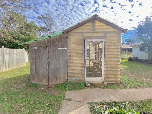 $129,000 | 102 North Gordon Drive, Crockett, TX 75835
