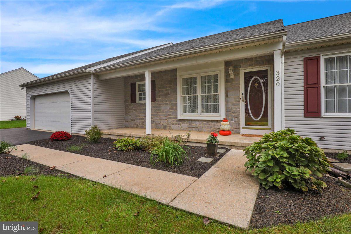 320 Royal Hunt Way Lititz, PA 17543 - Photo 1 of 34