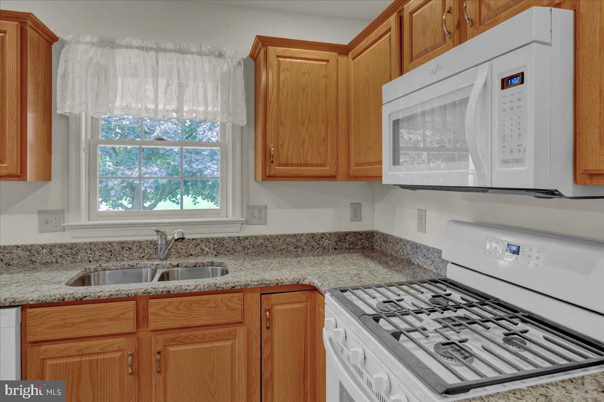 320 Royal Hunt Way Lititz, PA 17543 - Photo 8 of 34