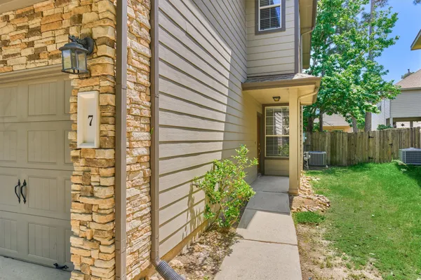 $1,995 | 7 Wickerdale Place, The Woodlands, TX 77382