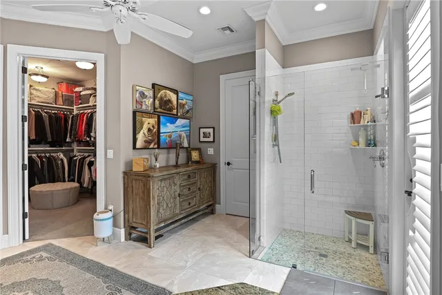 a view of an entryway with workspace