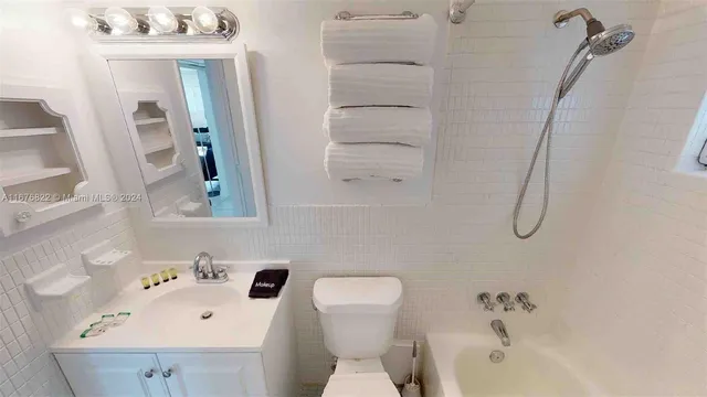 $439,000 | 1732 Meridian Avenue, Unit 701, Miami Beach, FL 33139