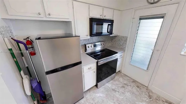 $439,000 | 1732 Meridian Avenue, Unit 701, Miami Beach, FL 33139