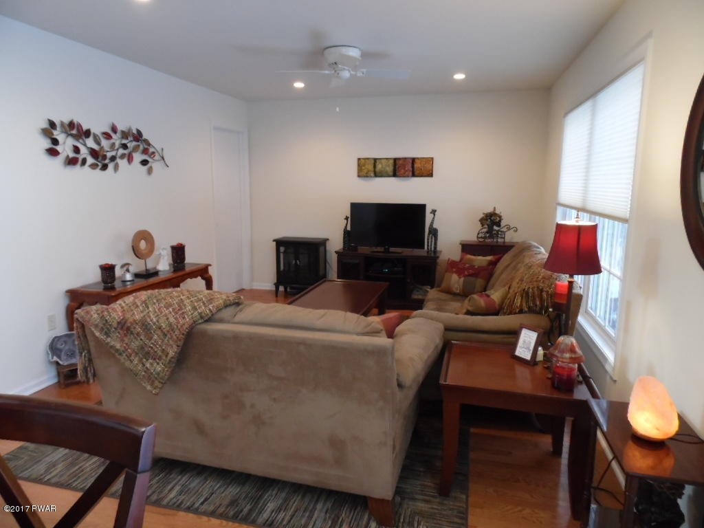 137 Hay Road Milford, PA 18337 - Photo 18 of 53 Family Room