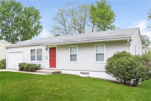 $1,495 | 15316 White Avenue, Grandview, MO 64030