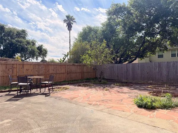 $2,850 | 5124 Carefree Drive, League City, TX 77573