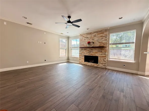 $2,850 | 5124 Carefree Drive, League City, TX 77573
